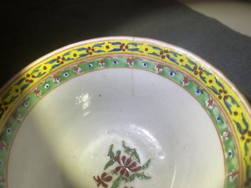 Deux bols couverts en porcelaine de Chine Bencharong pour le march&eacute; thai, Chine, 19&egrave;me